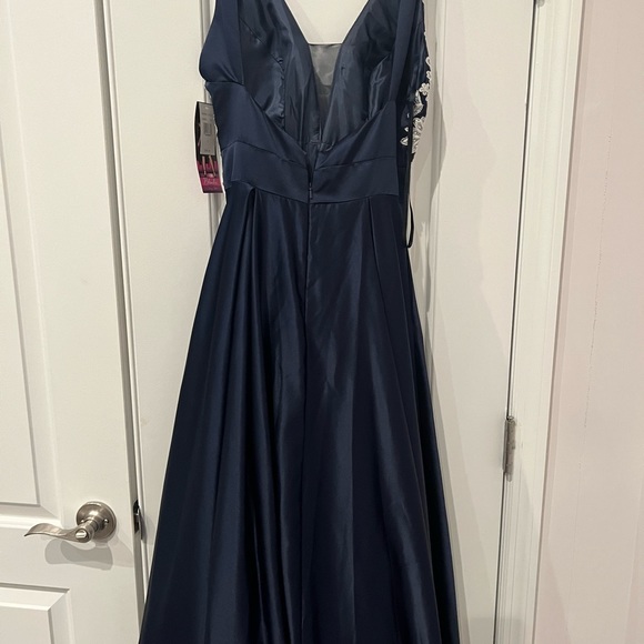 Blondie nites navy gown size 5 - Picture 7 of 8